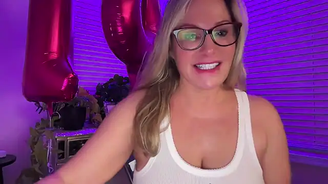 Milf Goddess online show from 10.13.25