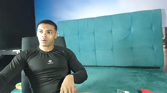 Snapshot of SexyBigCock01 chatting on 11.04.25 SexyBigCock01 online show from 11.04.25