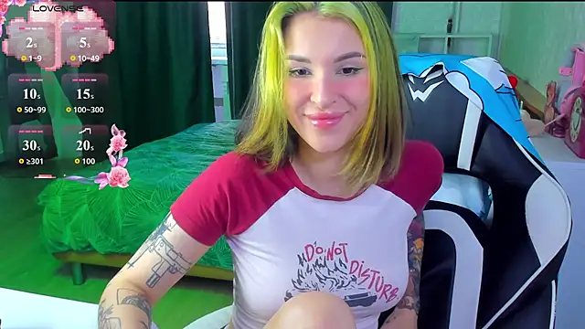 Snapshot of folinskayyya chatting on 07.18.26 folinskayyya online show from 07.18.26