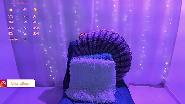 Snapshot of Alice_winter_ chatting on 03.18.25 Alice winter online show from 03.18.25