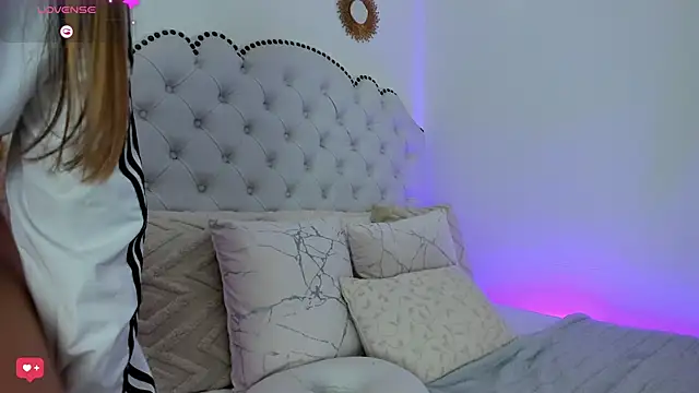 Ashleyjenner  online show from 03.17.25