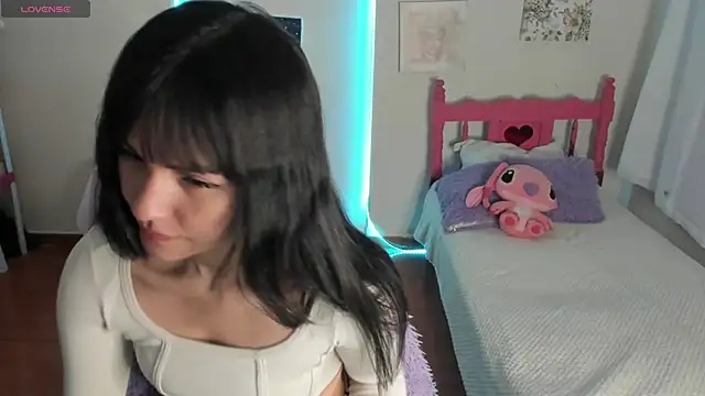 cute roxy online show from 01.20.25