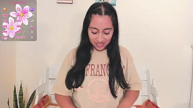 Snapshot of LisaHadwin chatting on 10.10.25 LisaHadwin online show from 10.10.25