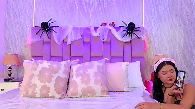 Snapshot of AmberrRosee chatting on 10.30.25 AmberrRosee online show from 10.30.25