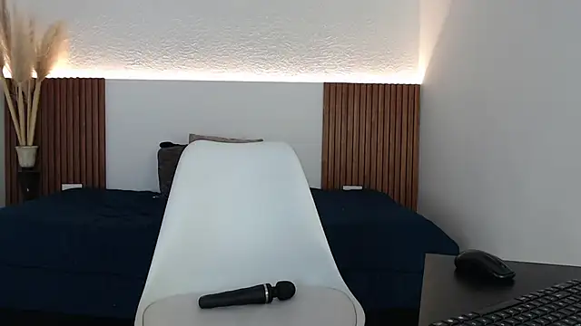 Snapshot of Dakotagloss chatting on 02.23.25 Dakotagloss online show from 02.23.25