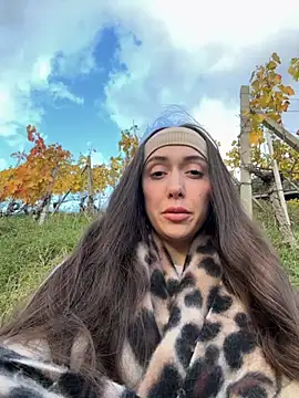 emiliasommer online show from 10.24.25