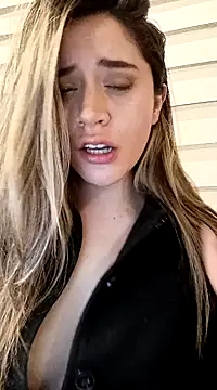 Snapshot of maliciaworld chatting on 12.18.24 maliciaworld online show from 12.18.24