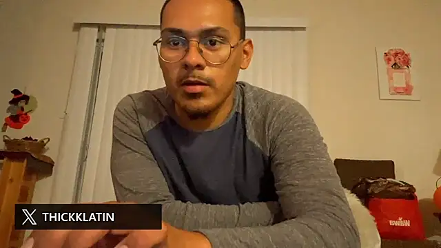 Snapshot of ThixxkkLatin chatting on 10.27.25 ThixxkkLatin online show from 10.27.25