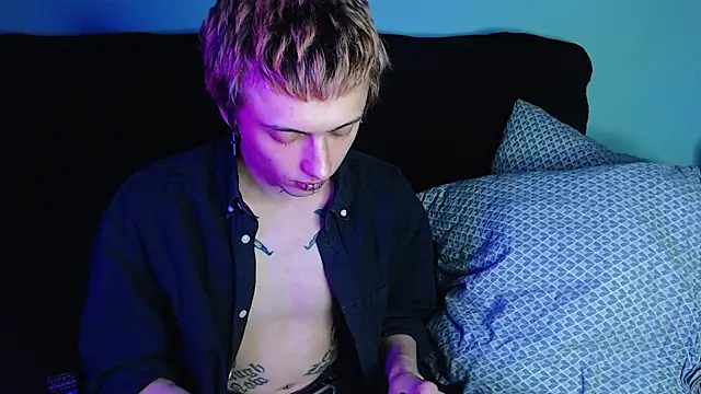 Snapshot of axxxturel chatting on 12.25.24 axxxturel online show from 12.25.24