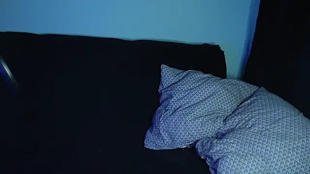 Snapshot of axxxturel chatting on 02.18.25 axxxturel online show from 02.18.25