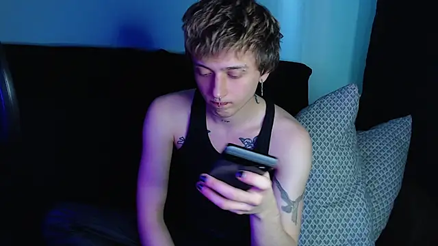 Snapshot of axxxturel chatting on 02.22.25 axxxturel online show from 02.22.25