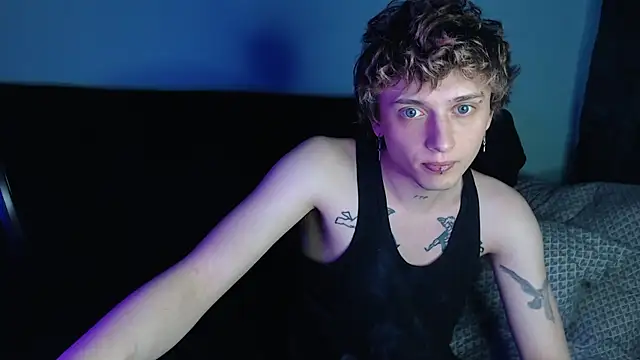 Snapshot of axxxturel chatting on 03.17.25 axxxturel online show from 03.17.25