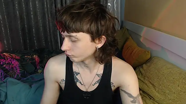 Snapshot of axxxturel chatting on 11.15.25 axxxturel online show from 11.15.25