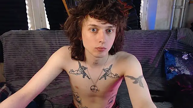 Snapshot of axxxturel chatting on 05.15.26 axxxturel online show from 05.15.26