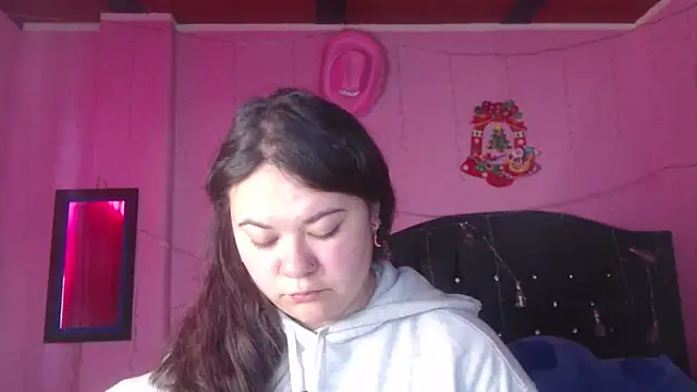 NikkiRous  online show from 10.04.25