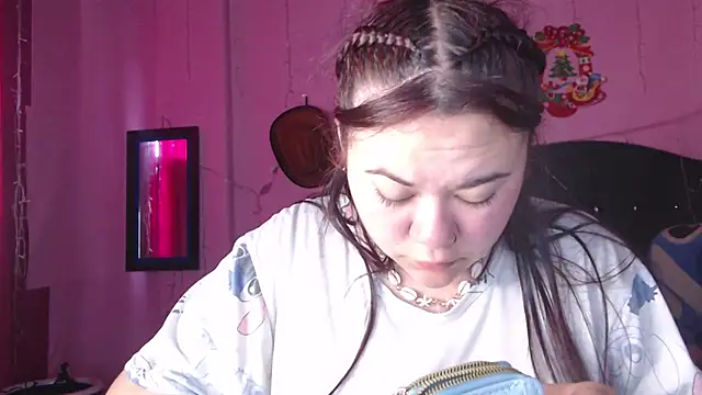 NikkiRous  online show from 12.04.25