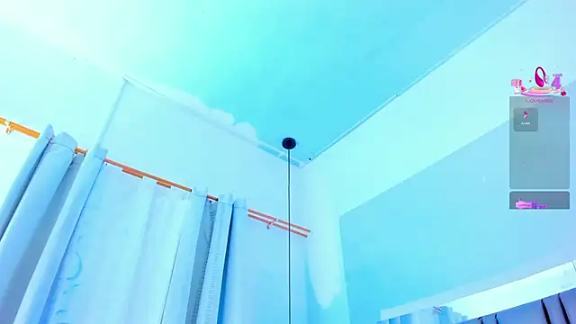 Snapshot of Emily_Gil1 chatting on 10.11.25 Emily Gil1 online show from 10.11.25