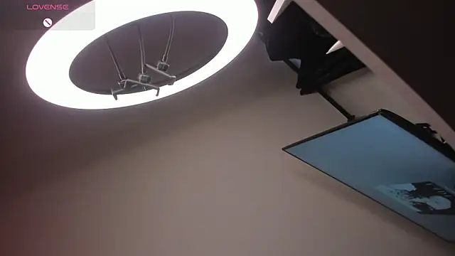 Snapshot of evaevanscute chatting on 09.30.25 evaevanscute online show from 09.30.25