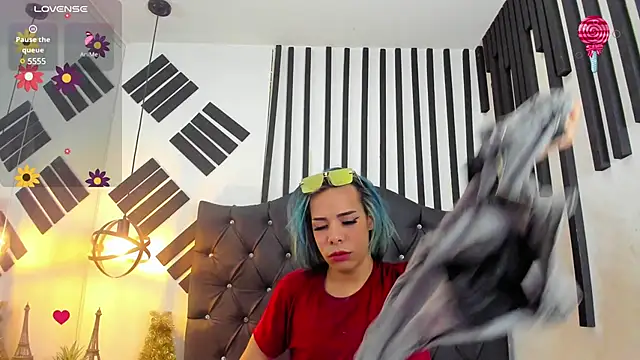 Giorgina Parado online show from 02.05.25