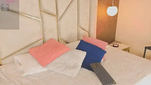 Snapshot of AilishBenson chatting on 02.10.26 AilishBenson online show from 02.10.26