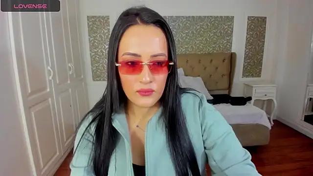 Snapshot of KimWessel_ chatting on 04.18.26 KimWessel online show from 04.18.26