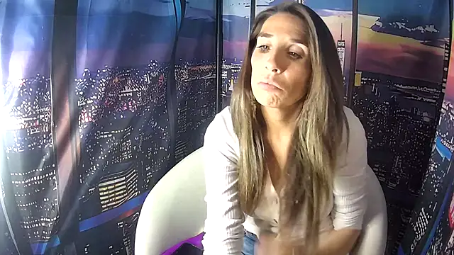 Snapshot of SarahStarr2020 chatting on 11.10.25 SarahStarr2020 online show from 11.10.25