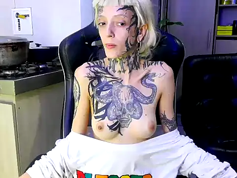 Snapshot of barbara_anal_squirt_ chatting on 09.14.25 barbara anal squirt online show from 09.14.25