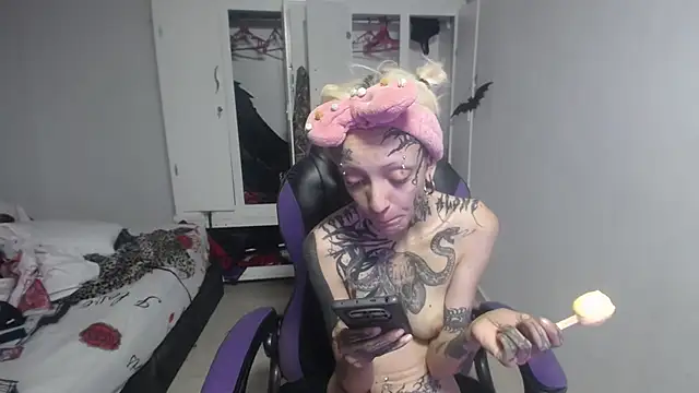 Snapshot of barbara_anal_squirt_ chatting on 10.26.25 barbara anal squirt online show from 10.26.25