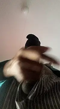 Gifttheskimaskboy online show from 03.18.25