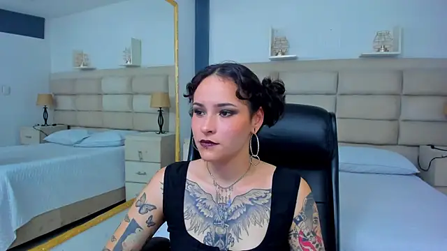 AnnyThompson  online show from 10.17.25