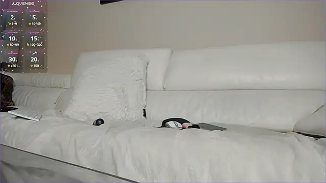 xqueenyasmine online show from 02.12.25