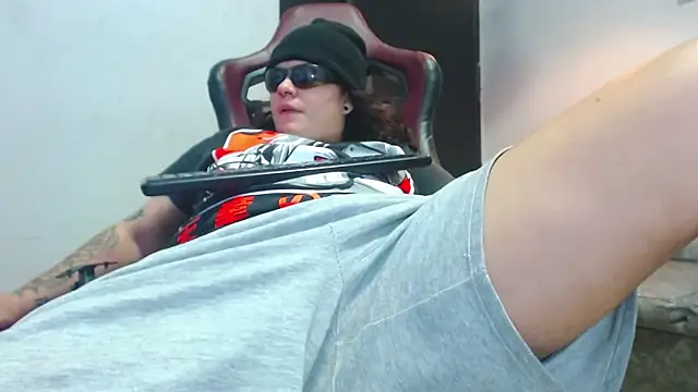 Snapshot of snowflake_xxx chatting on 11.15.25 snowflake xxx online show from 11.15.25