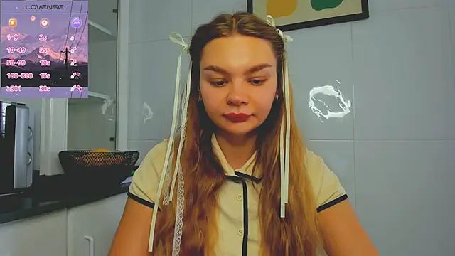 Snapshot of Molly_sweetie chatting on 06.17.26 Molly sweetie online show from 06.17.26