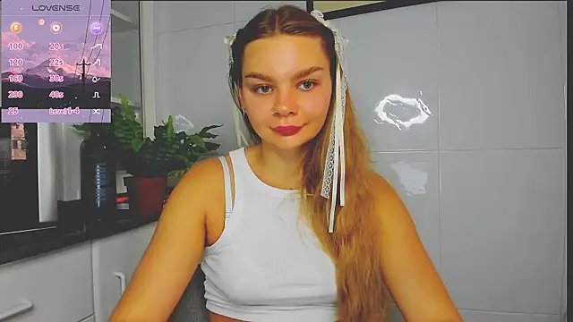 Snapshot of Molly_sweetie chatting on 07.18.26 Molly sweetie online show from 07.18.26