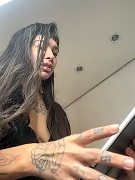 Snapshot of Nikatsu chatting on 10.12.25 Nikatsu online show from 10.12.25