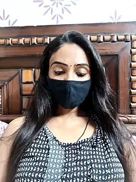 Snapshot of Yours-Bebo chatting on 06.25.26 Yours-Bebo online show from 06.25.26