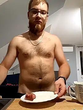 Snapshot of Sweet_bear69 chatting on 09.16.25 Sweet bear69 online show from 09.16.25