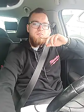 Snapshot of Sweet_bear69 chatting on 09.27.25 Sweet bear69 online show from 09.27.25