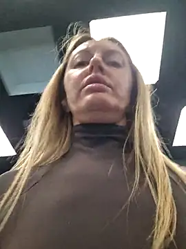 Snapshot of Miss____Mia_ chatting on 11.25.25 Miss Mia online show from 11.25.25