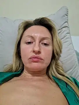 Miss    Mia  online show from 12.14.25