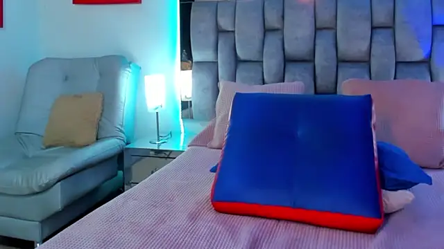 Snapshot of Abbye_blue01 chatting on 12.03.24 Abbye blue01 online show from 12.03.24