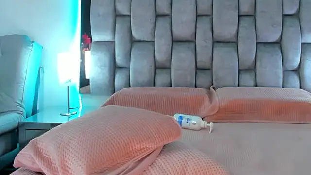 Snapshot of Abbye_blue01 chatting on 12.18.24 Abbye blue01 online show from 12.18.24