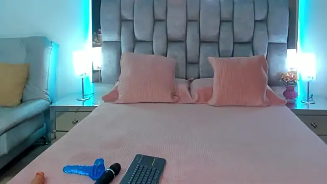 Snapshot of Abbye_blue01 chatting on 02.24.25 Abbye blue01 online show from 02.24.25