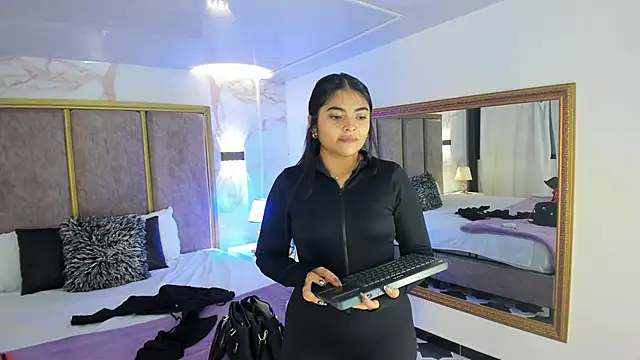 Snapshot of GiselOrtiz chatting on 10.17.25 GiselOrtiz online show from 10.17.25