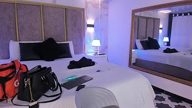 Snapshot of GiselOrtiz chatting on 10.21.25 GiselOrtiz online show from 10.21.25