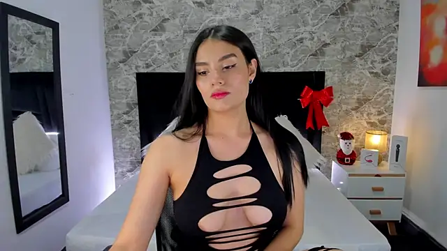 Snapshot of Maylin_Garcia chatting on 12.12.24 Maylin Garcia online show from 12.12.24