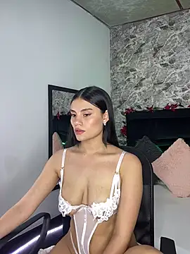 Snapshot of Maylin_Garcia chatting on 02.19.25 Maylin Garcia online show from 02.19.25
