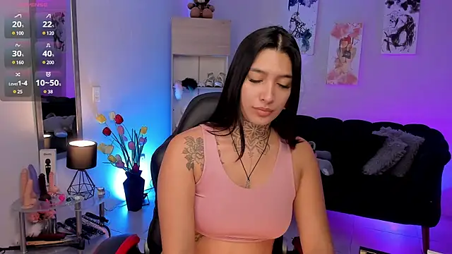 Snapshot of LouaneBourVip chatting on 02.14.25 LouaneBourVip online show from 02.14.25