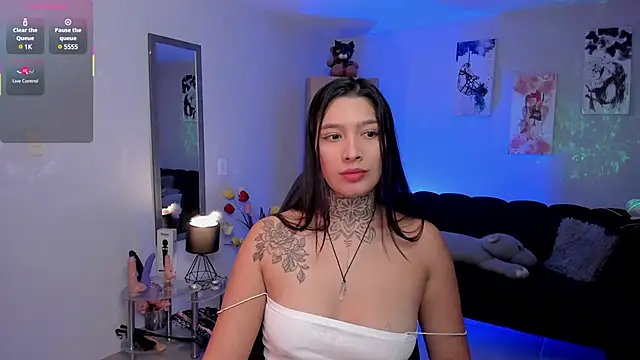 Snapshot of LouaneBourVip chatting on 03.11.25 LouaneBourVip online show from 03.11.25