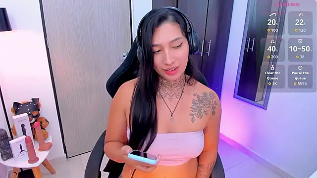 Snapshot of LouaneBourVip chatting on 12.14.25 LouaneBourVip online show from 12.14.25